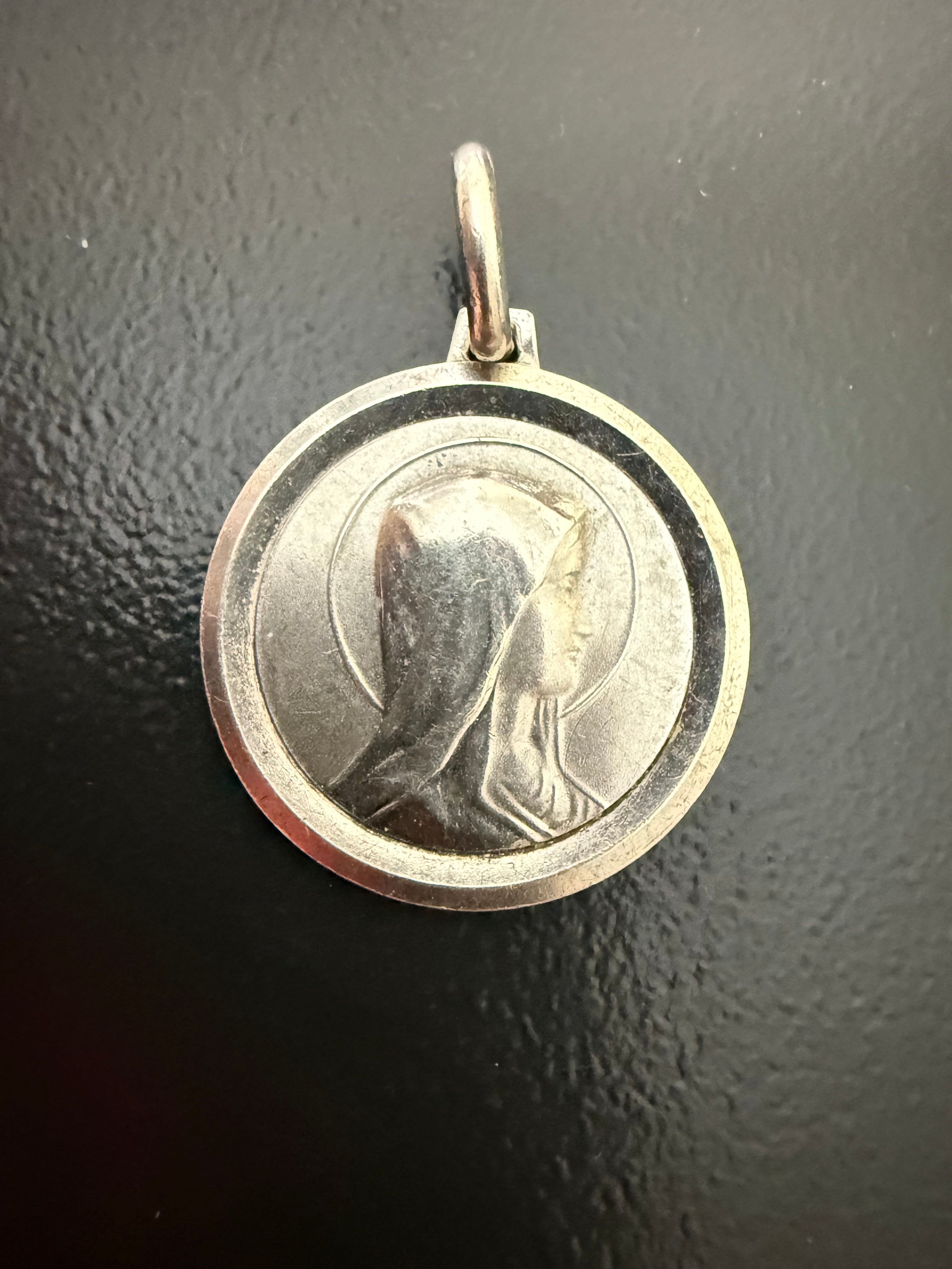 Belle médaille religieuse en argent 925