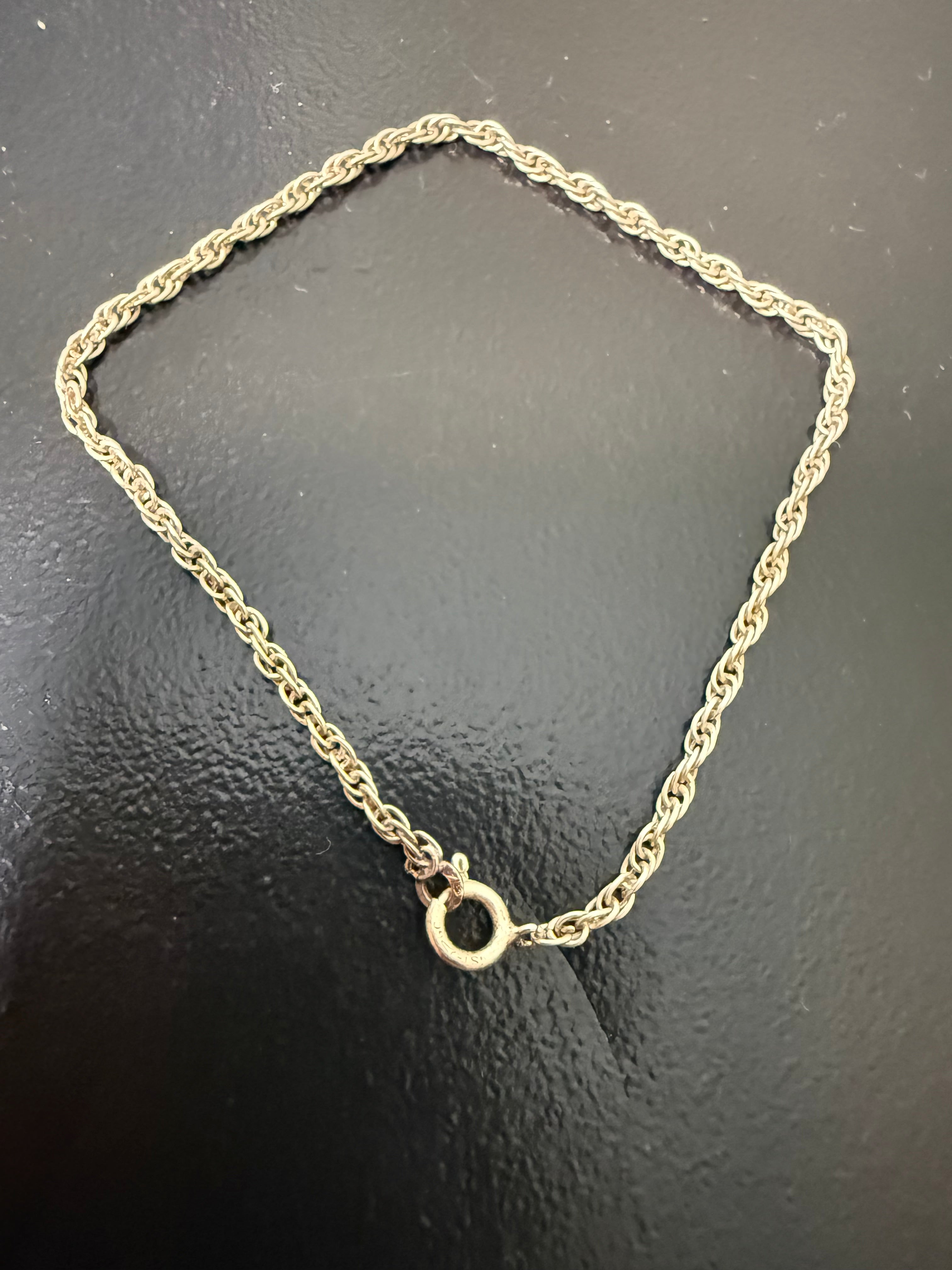 Joli bracelet tressé en argent poinçonné