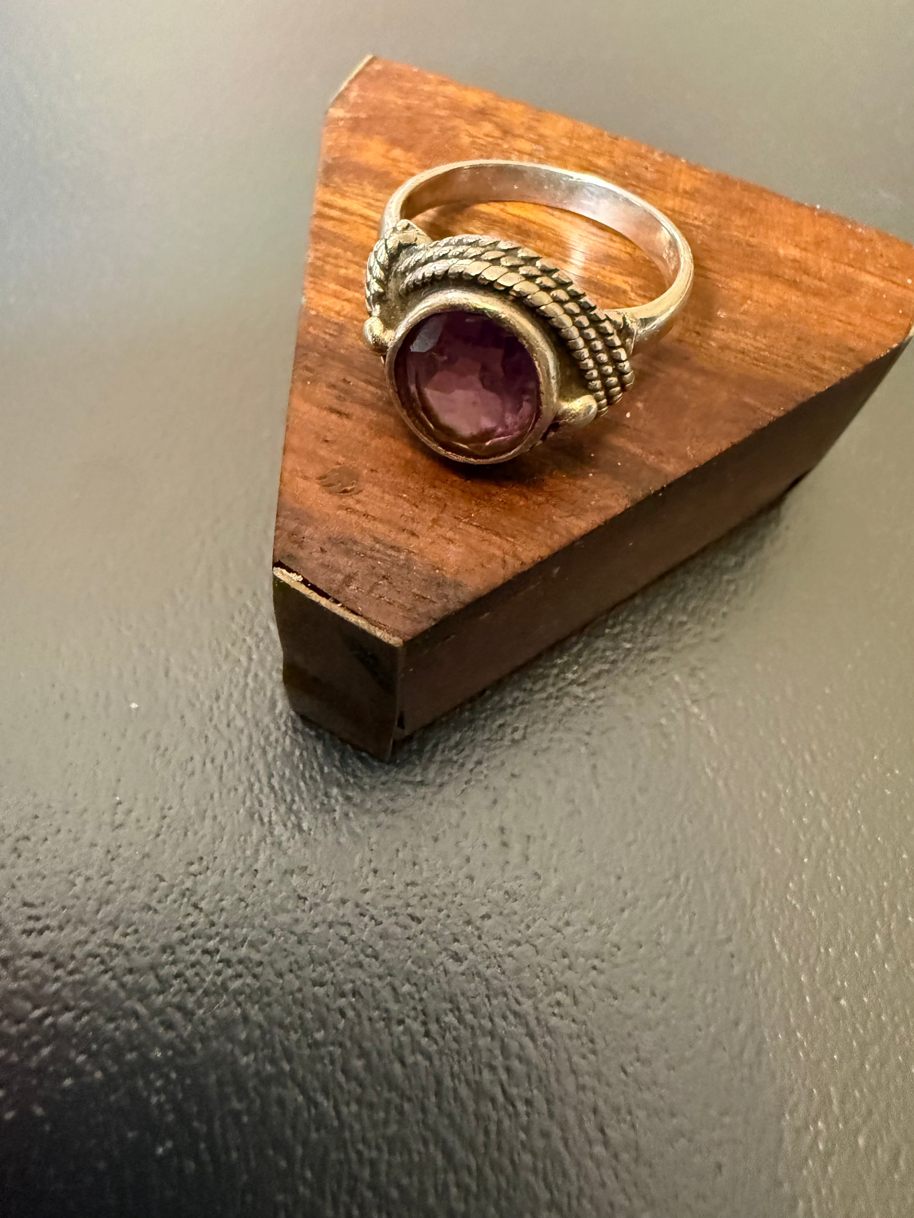 Belle bague en argent 925  et améthyste