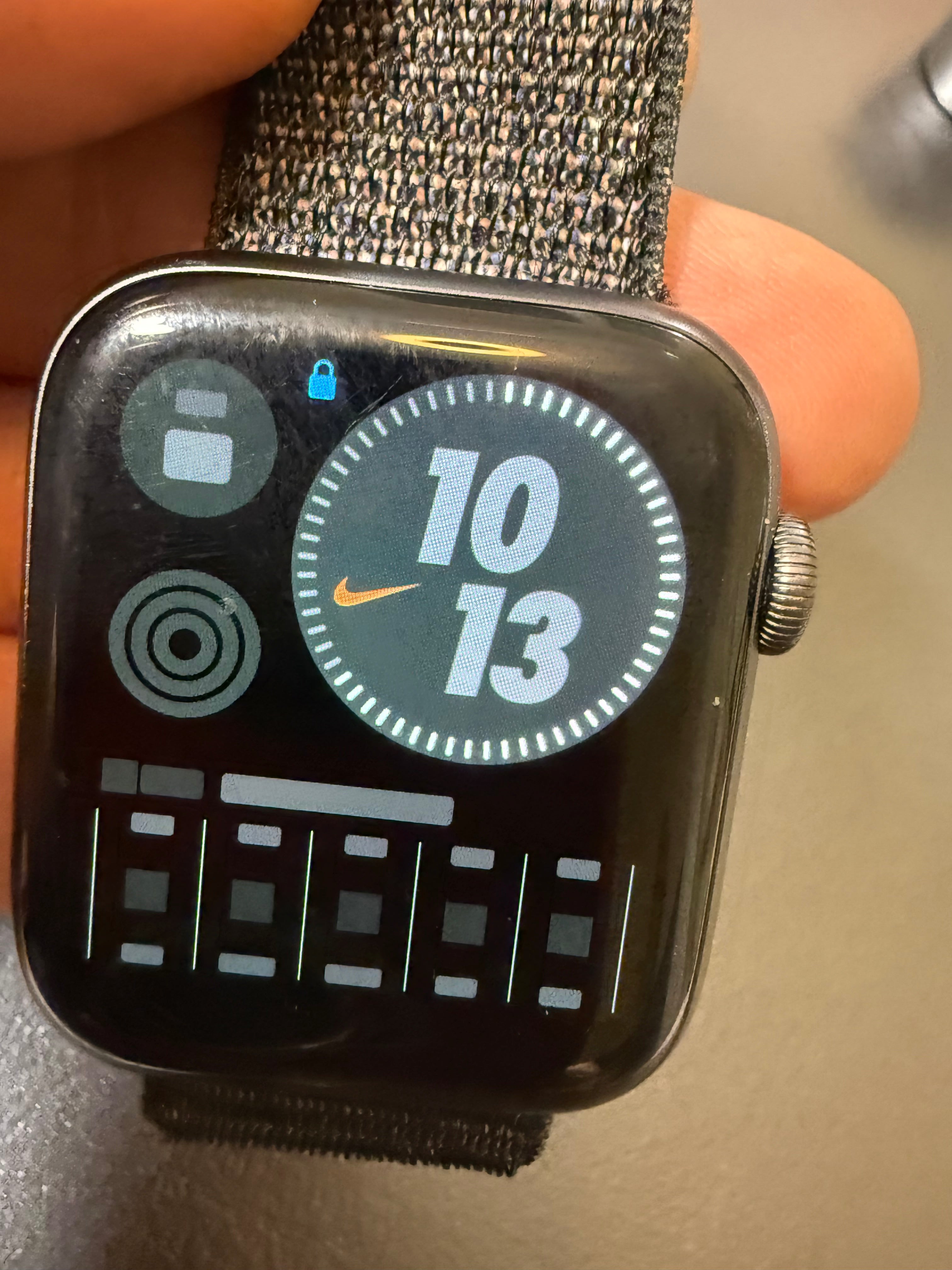 Montre Apple série 4 en l état