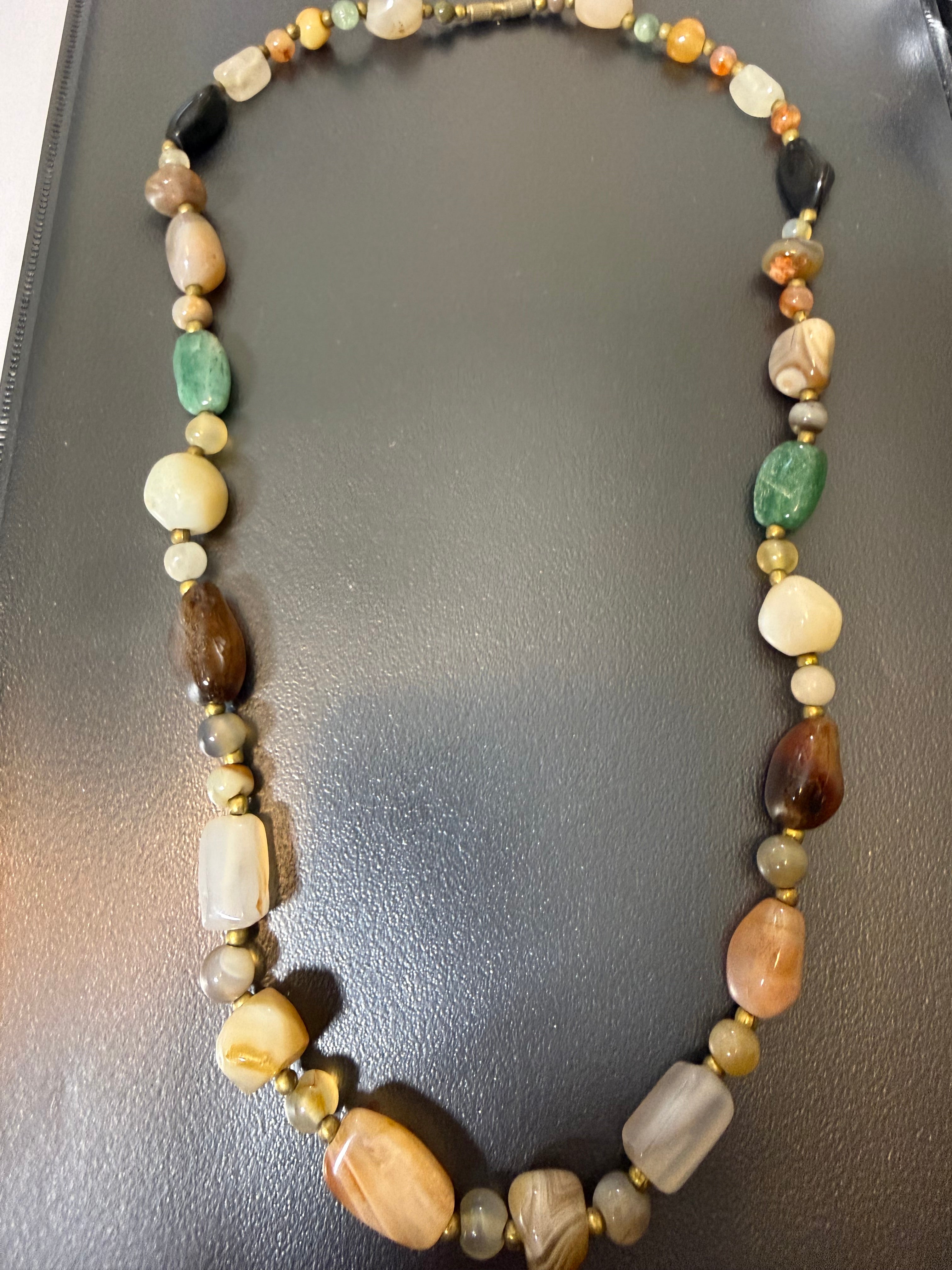 Très joli coller en agate